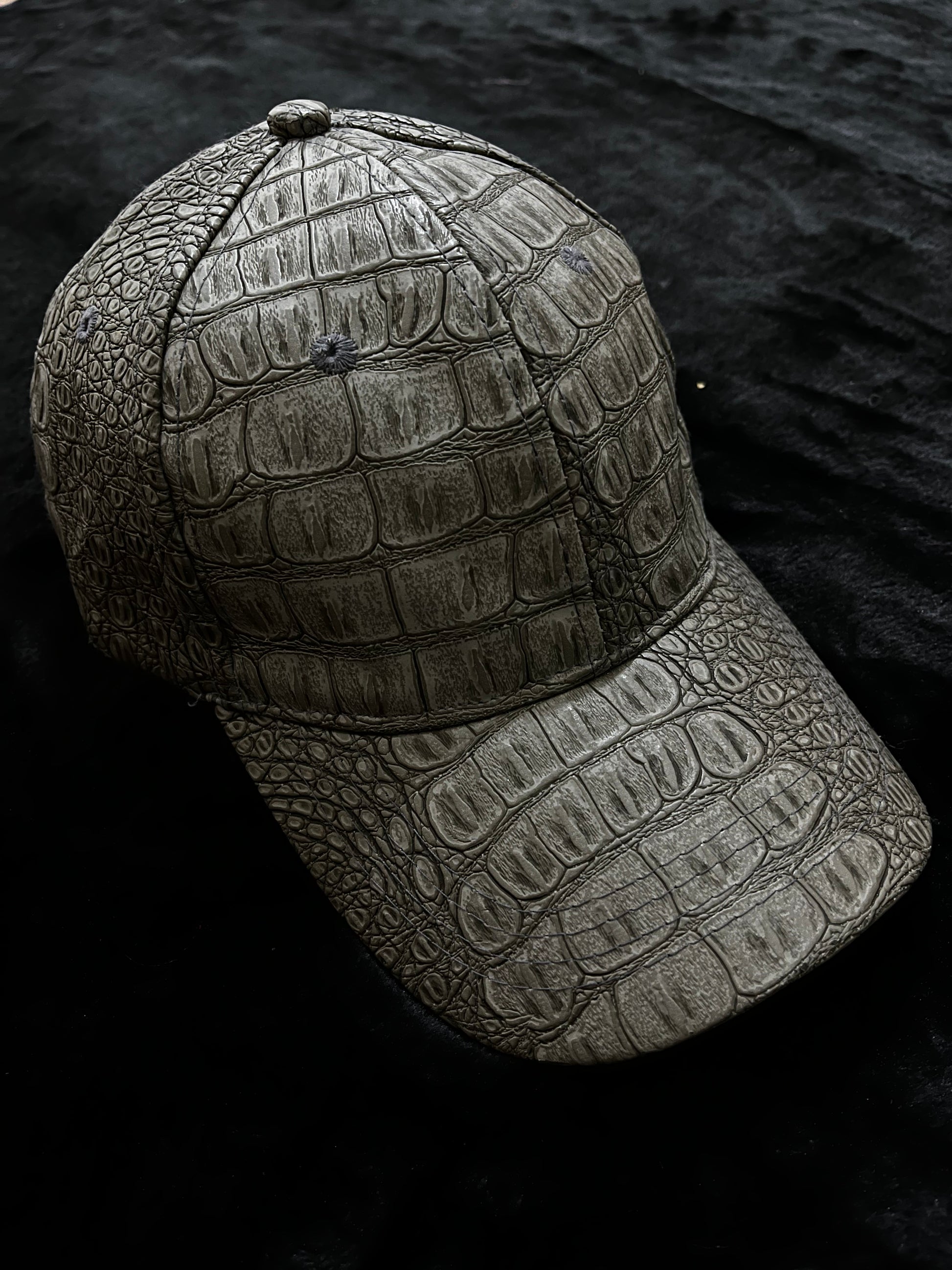 Crocodile leather gray cap