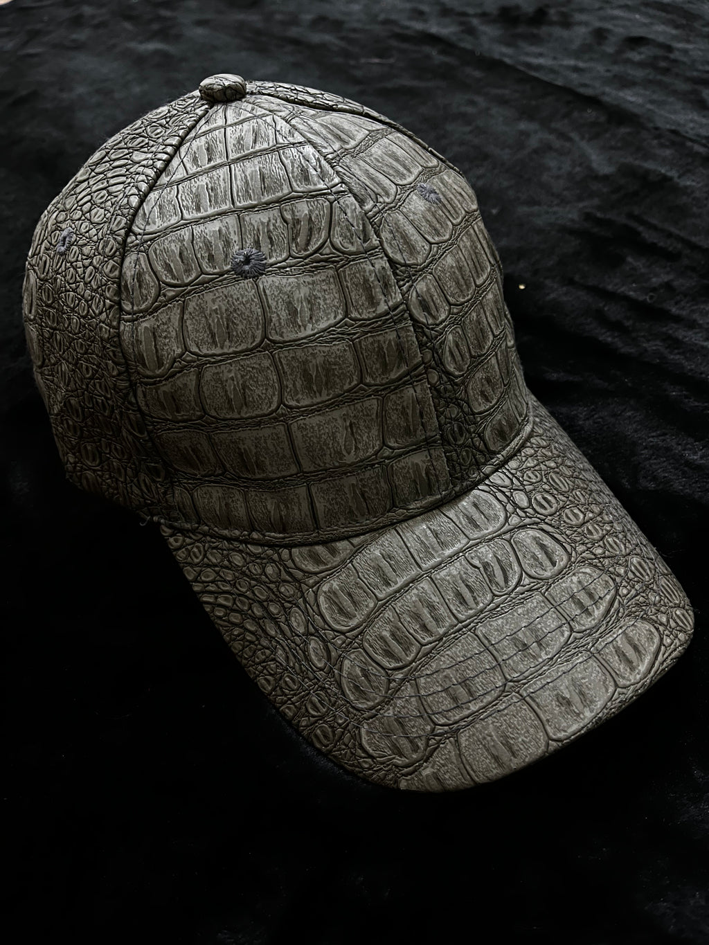 Crocodile leather gray cap