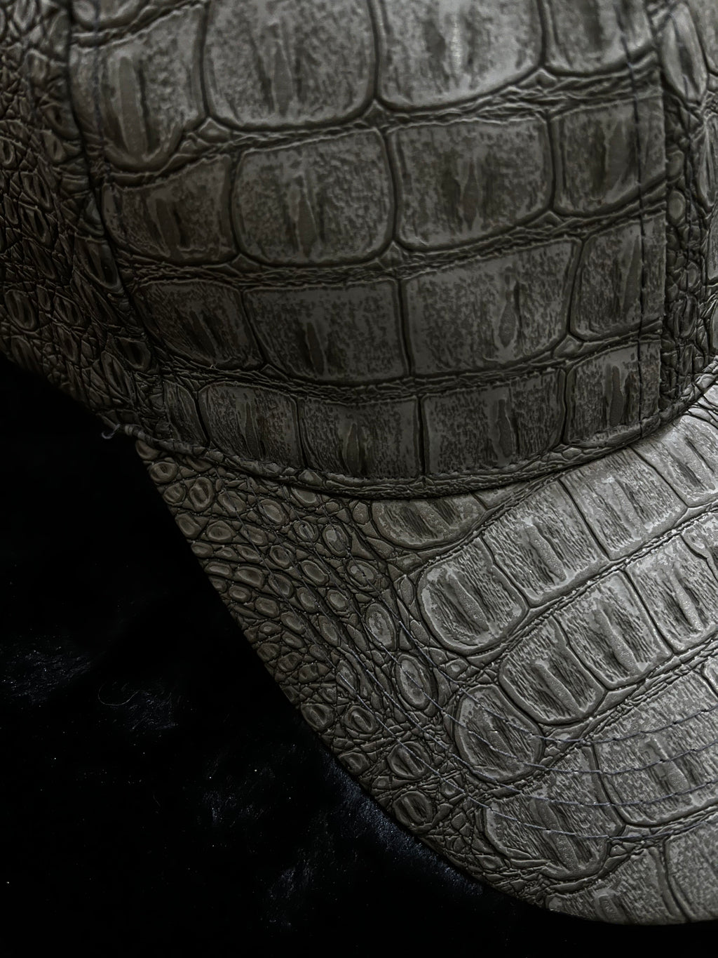 Crocodile leather gray cap