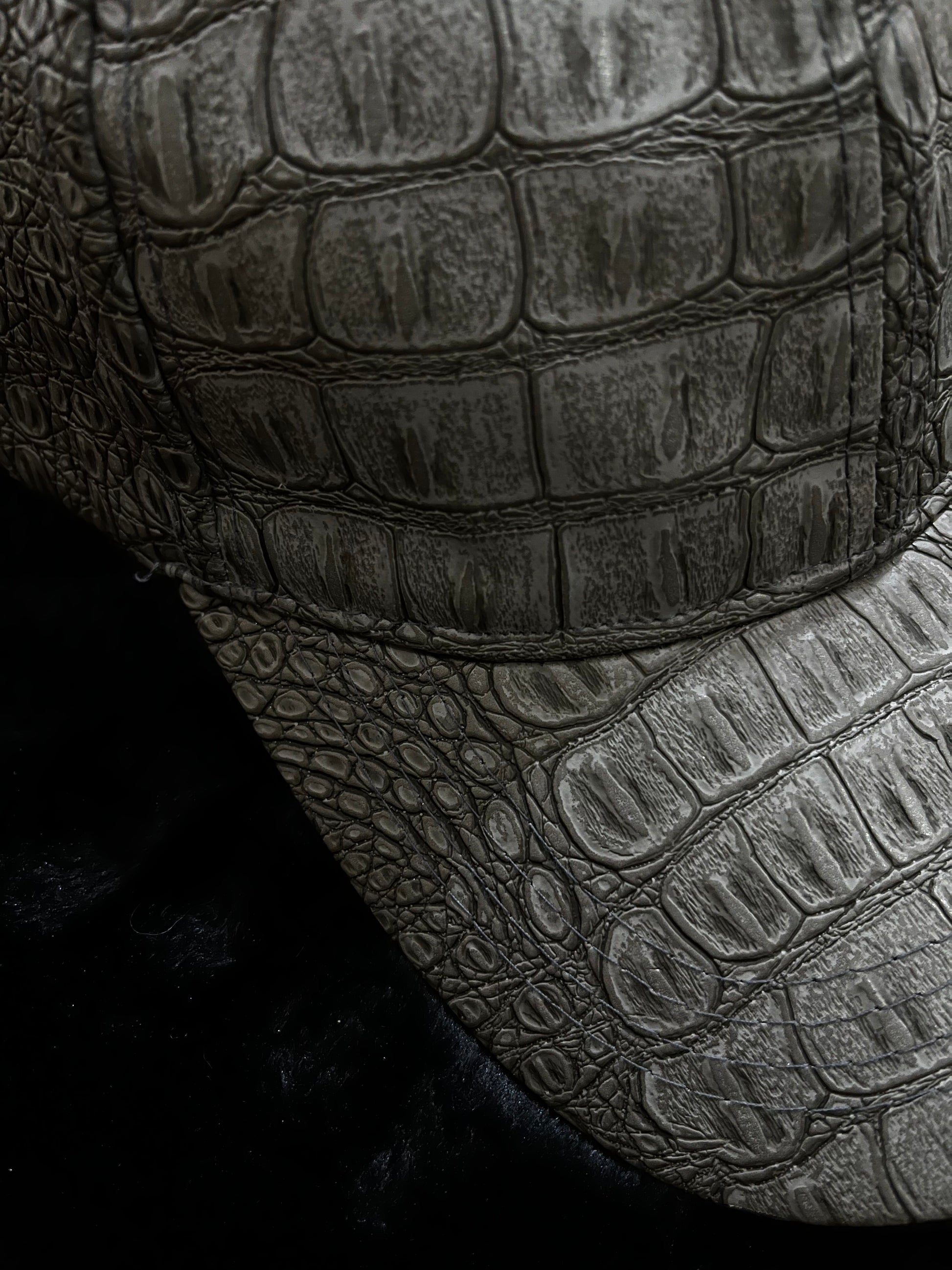 Crocodile leather gray cap